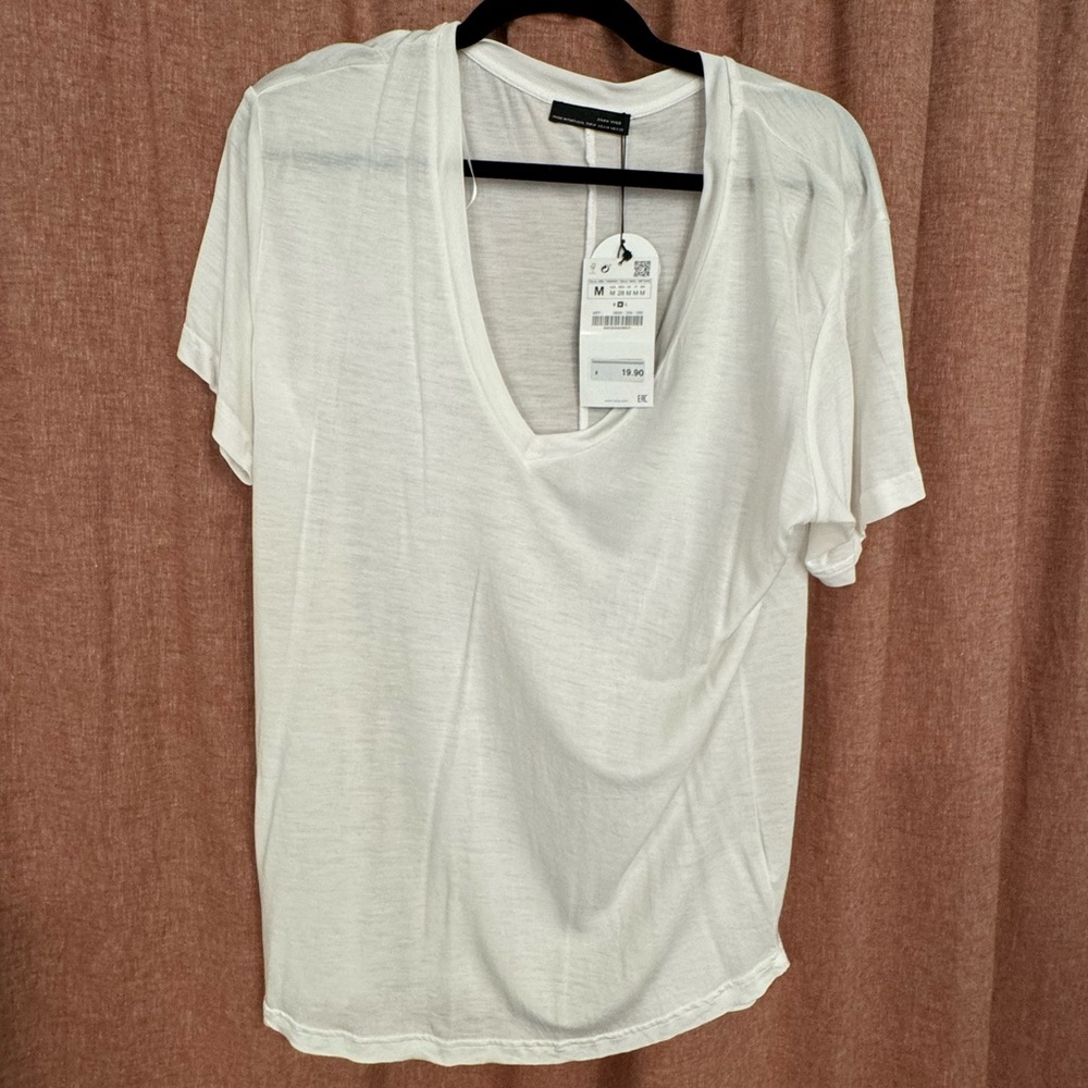 Zara white v-neck tshirt, size medium